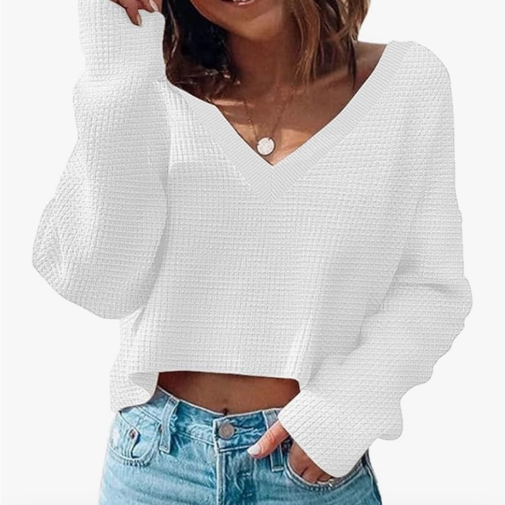 Chic White V-Neck Sweater